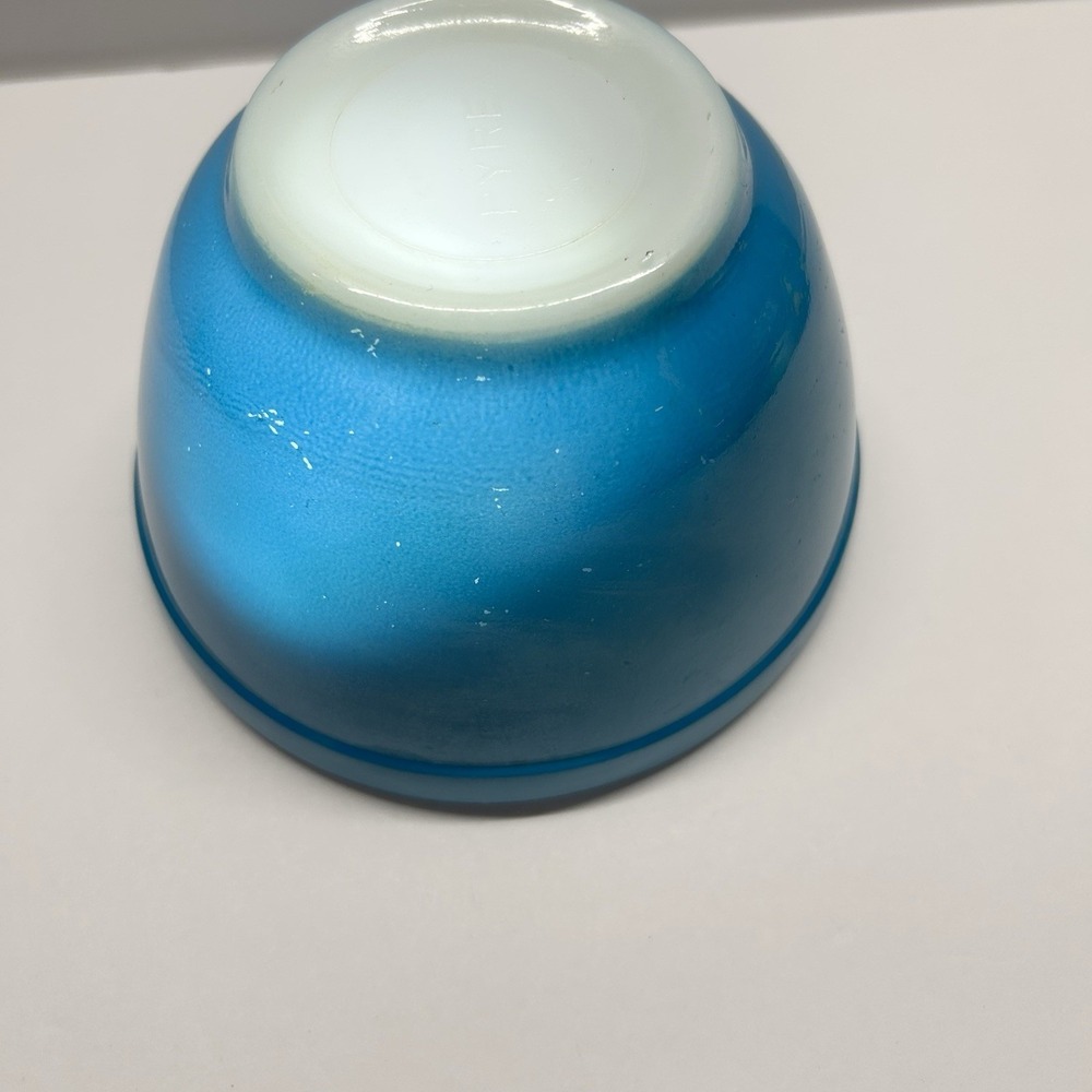 Vintage Pyrex Small Mixing Nesting Primary Blue 6 Inches - Picture 11 of 16